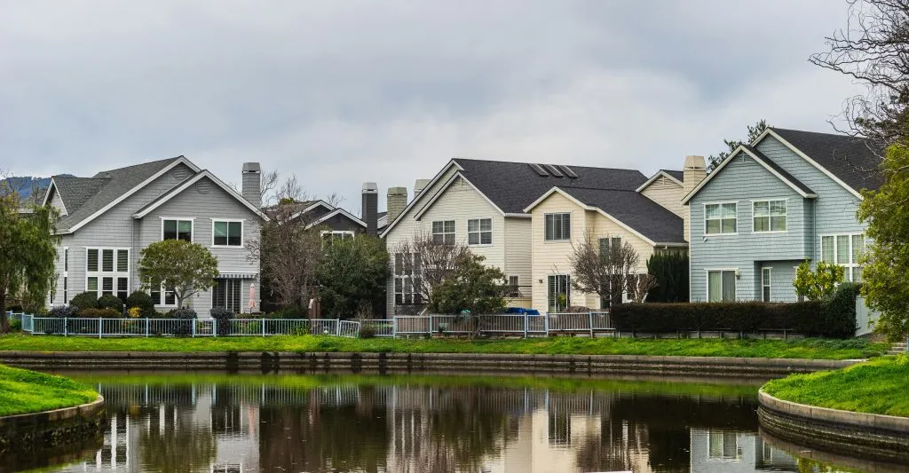houses by river